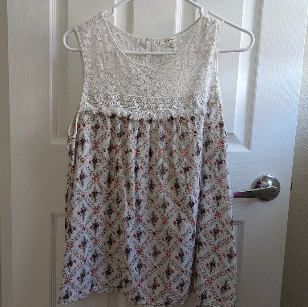 Max Studio sleeveless top Sz M boho lace